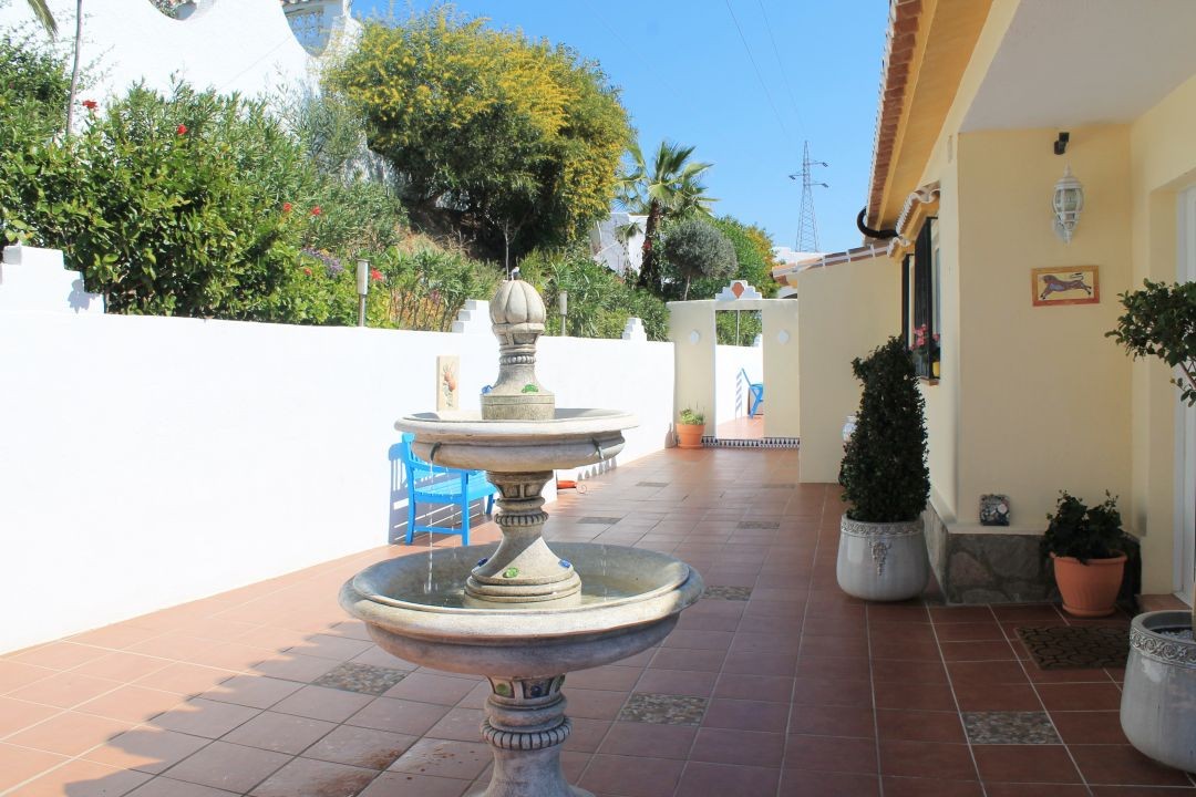 Chalet independiente en venta en Caleta de Velez